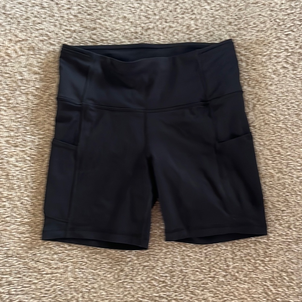 wunder train lululemon shorts 6 inches with pockets!